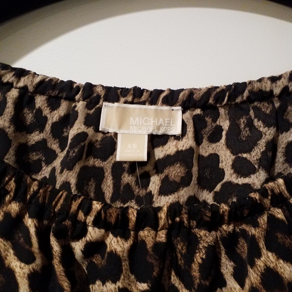 Off-Shoulder Top - Picture 2 of 4